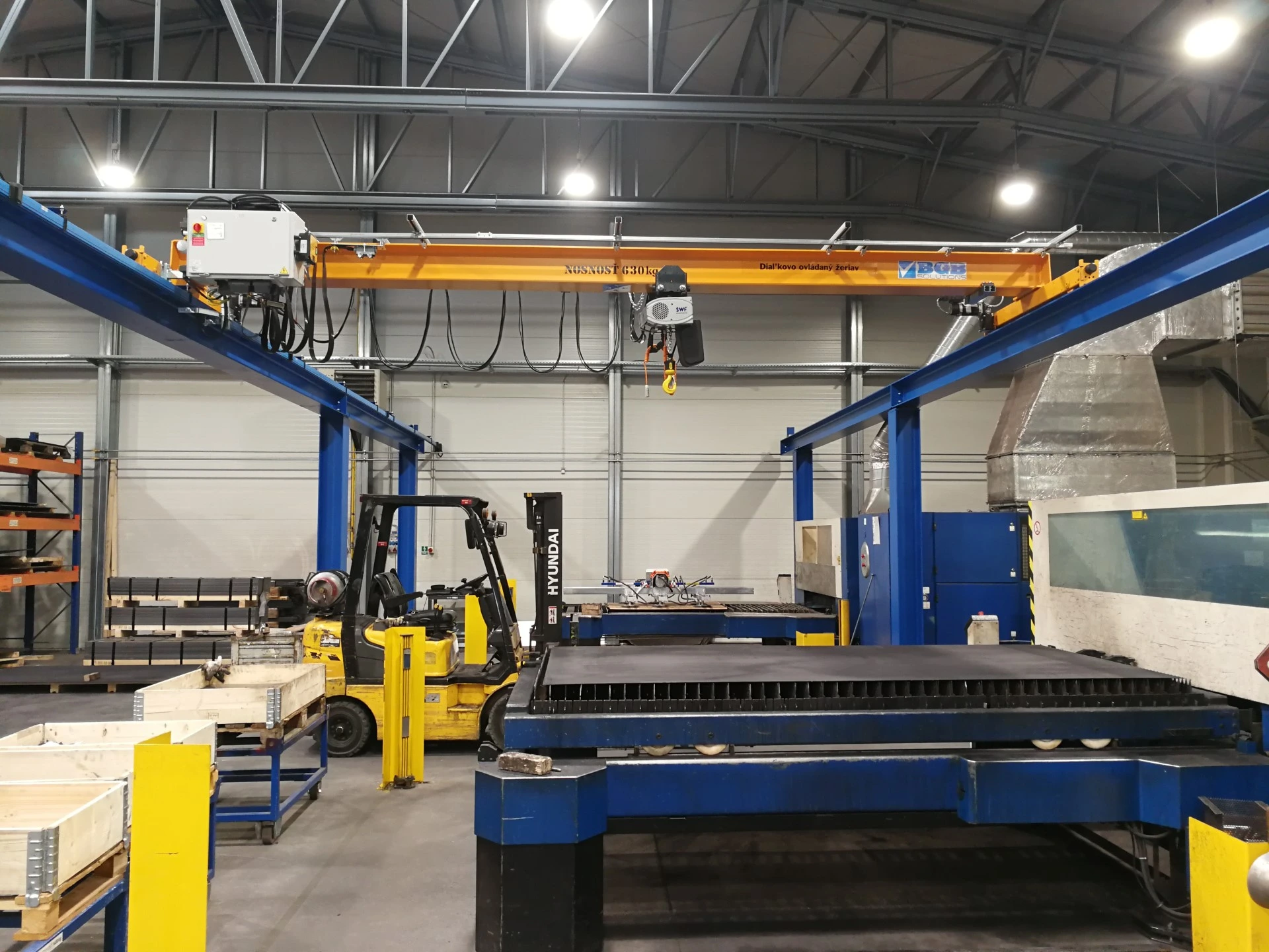 Single girder bridge crane with a load capacity of 630 kg